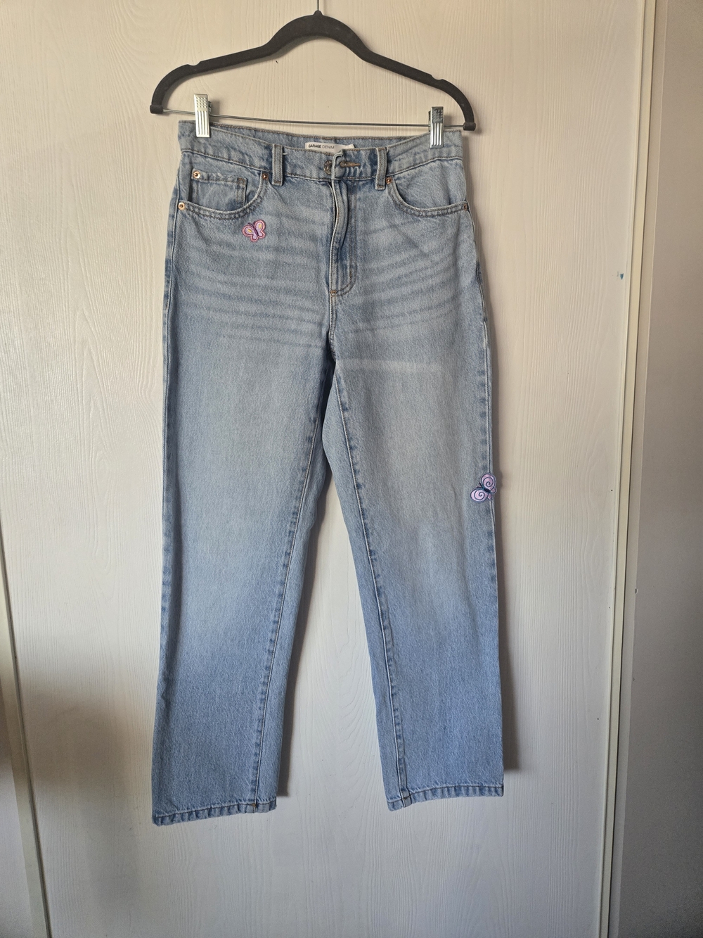 Light Wash Straight Leg Women's Jeans with Butterfly Embroideries